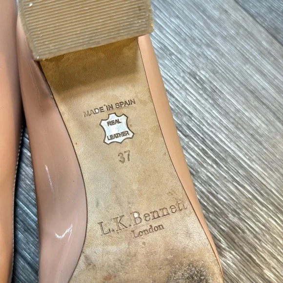 LK Bennett Beige Heels with Gold Bow - Picture 9 of 9